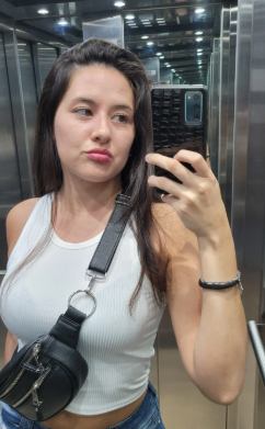 <strong>Emma J.</strong>